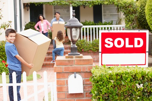 Organised moving boxes and packing materials for local relocation